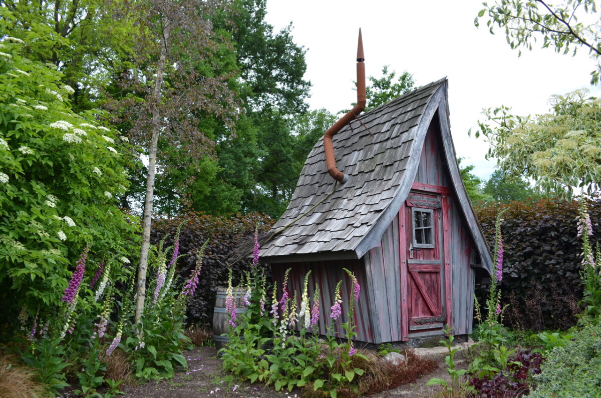 Der magische Garten mit dem kleinen Hexenhaus